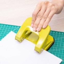 Deli Hole Punch Medium 20 Sheets With Lock E0137